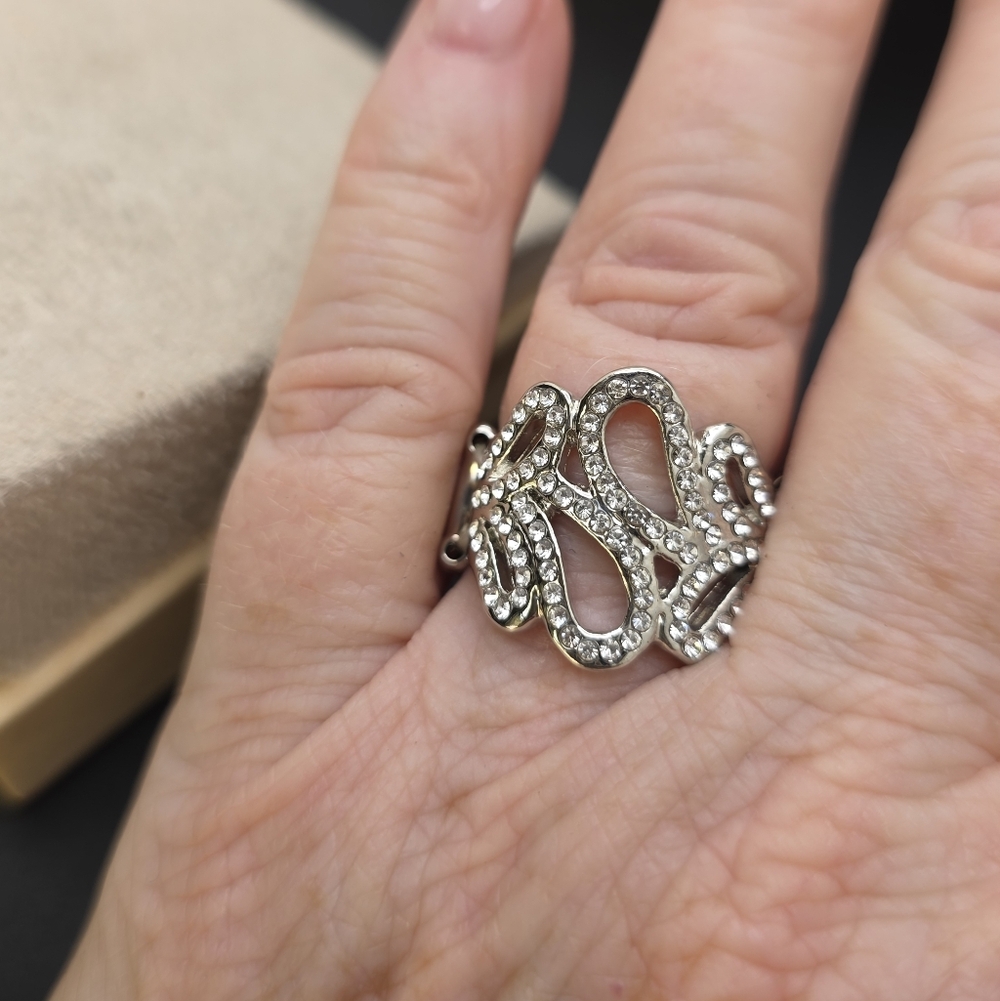 Elegant Silver Crystal Women's Ring (2343)